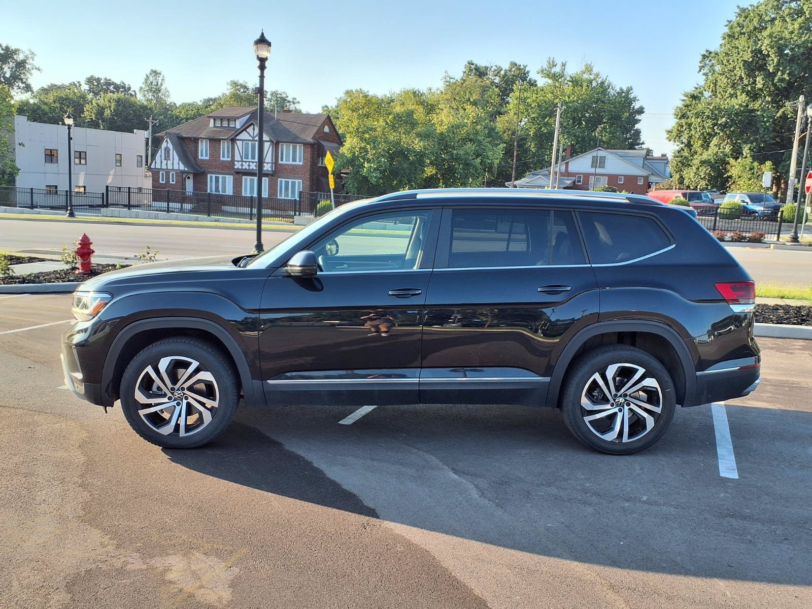Used 2023 Volkswagen Atlas SEL AWD/4WD image 30