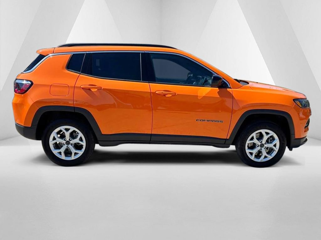 Used 2026 Jeep Compass Latitude image 8