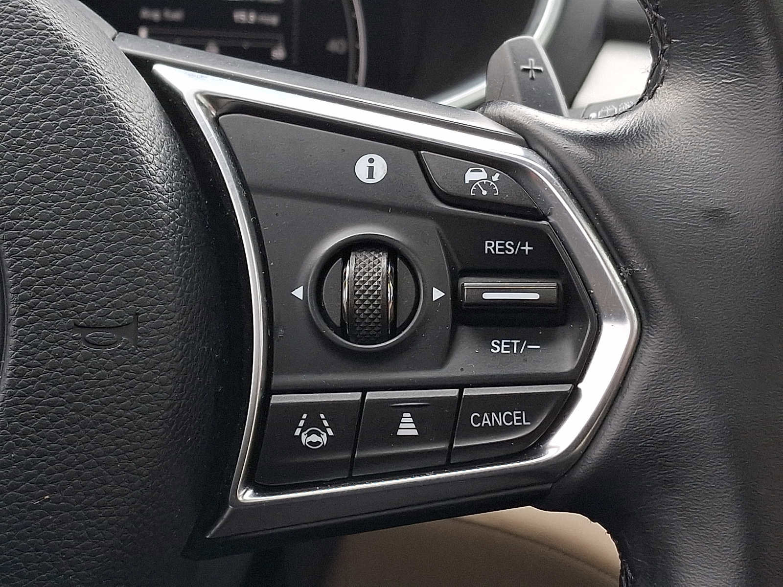 Used 2023 Acura MDX SH-AWD w/ Technology Package image 17