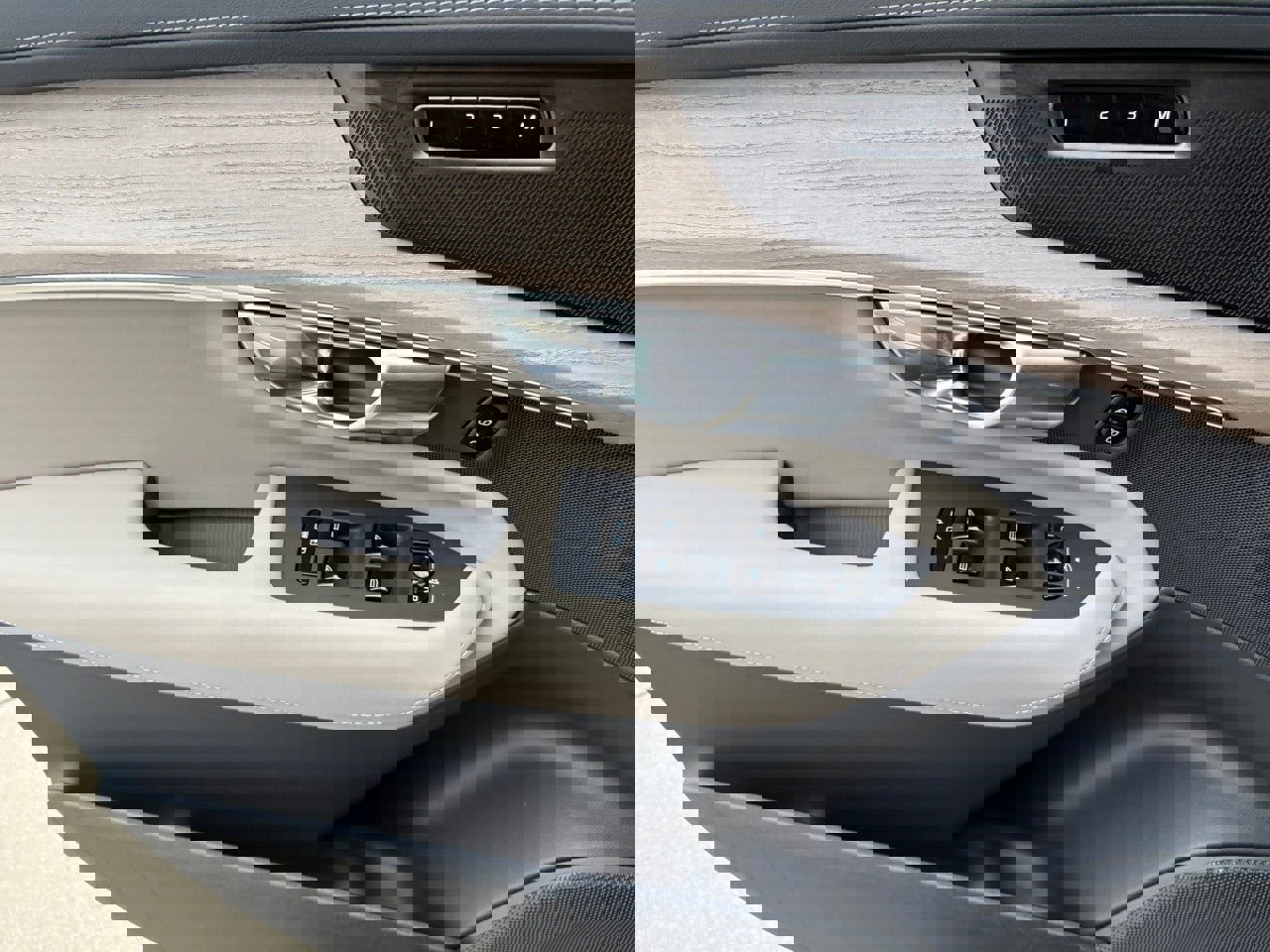 New 2026 Volvo XC90 T8 Plus image 18