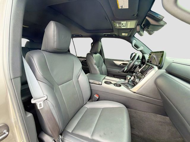 Used 2023 Lexus LX 600 F Sport w/ Accessory Package (A2) AWD/4WD image 16
