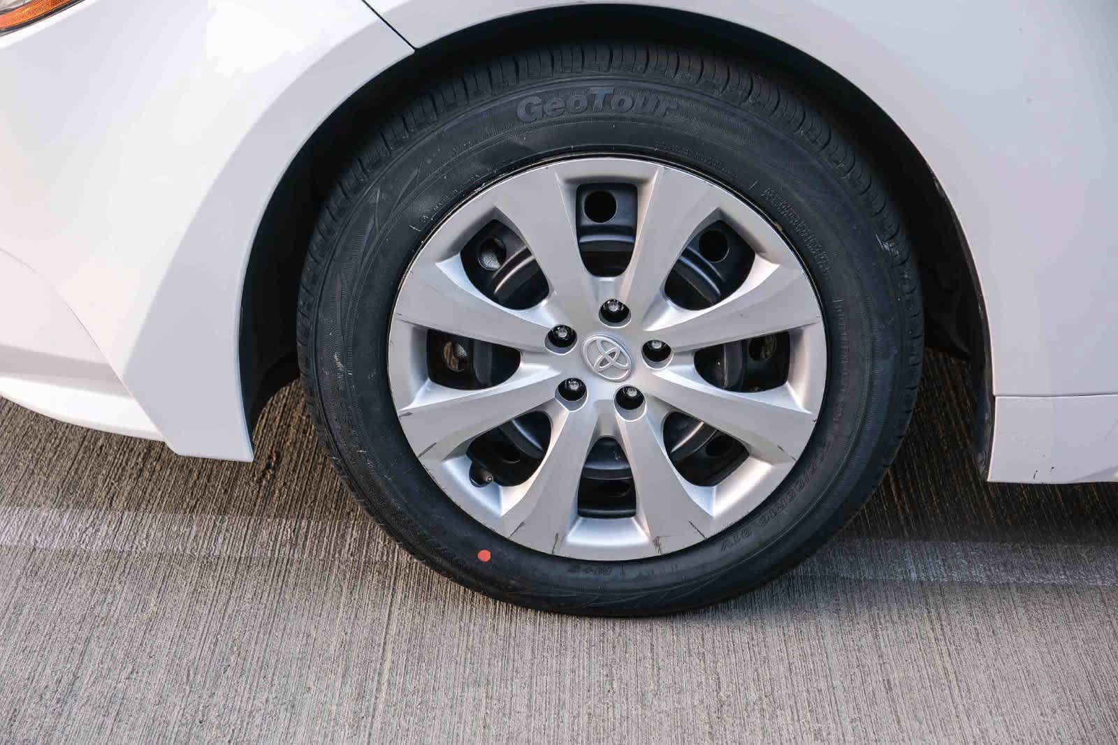 Used 2024 Toyota Corolla LE FWD image 2