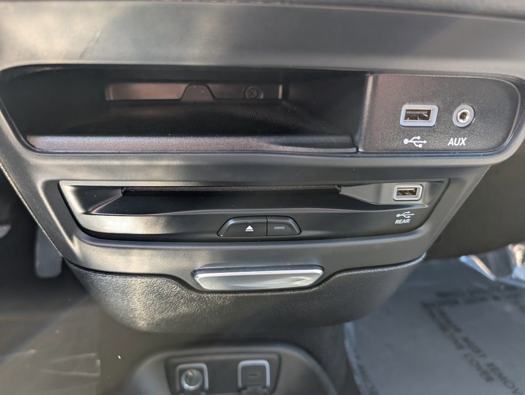 Used 2020 Chrysler Pacifica Limited w/ Advanced Safetytec Group FWD image 28