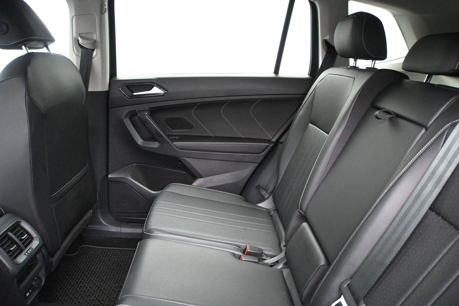 Used 2022 Volkswagen Tiguan SE AWD/4WD image 11