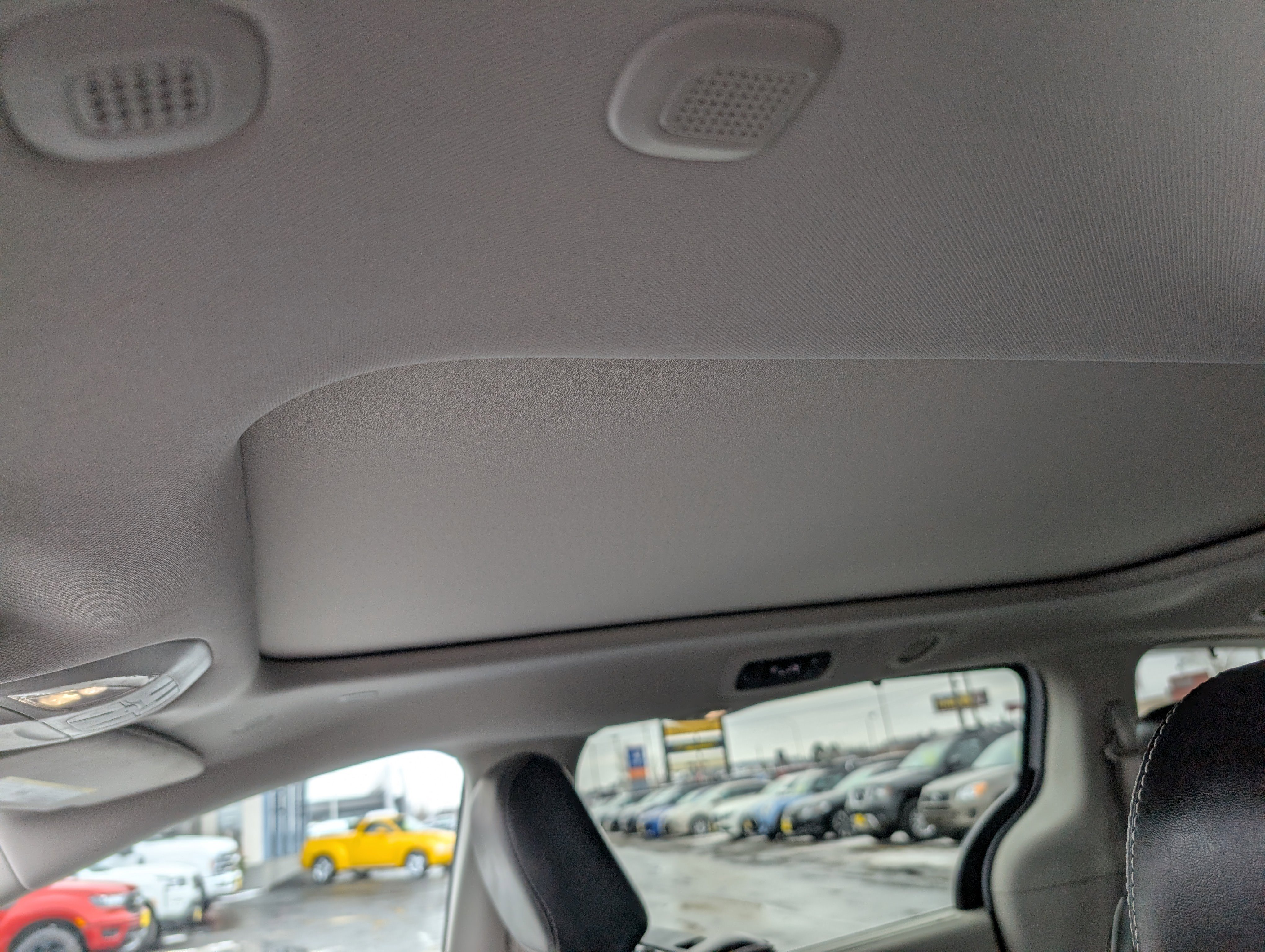 Used 2021 Chrysler Pacifica Limited w/ Uconnect Theater Family Group image 14