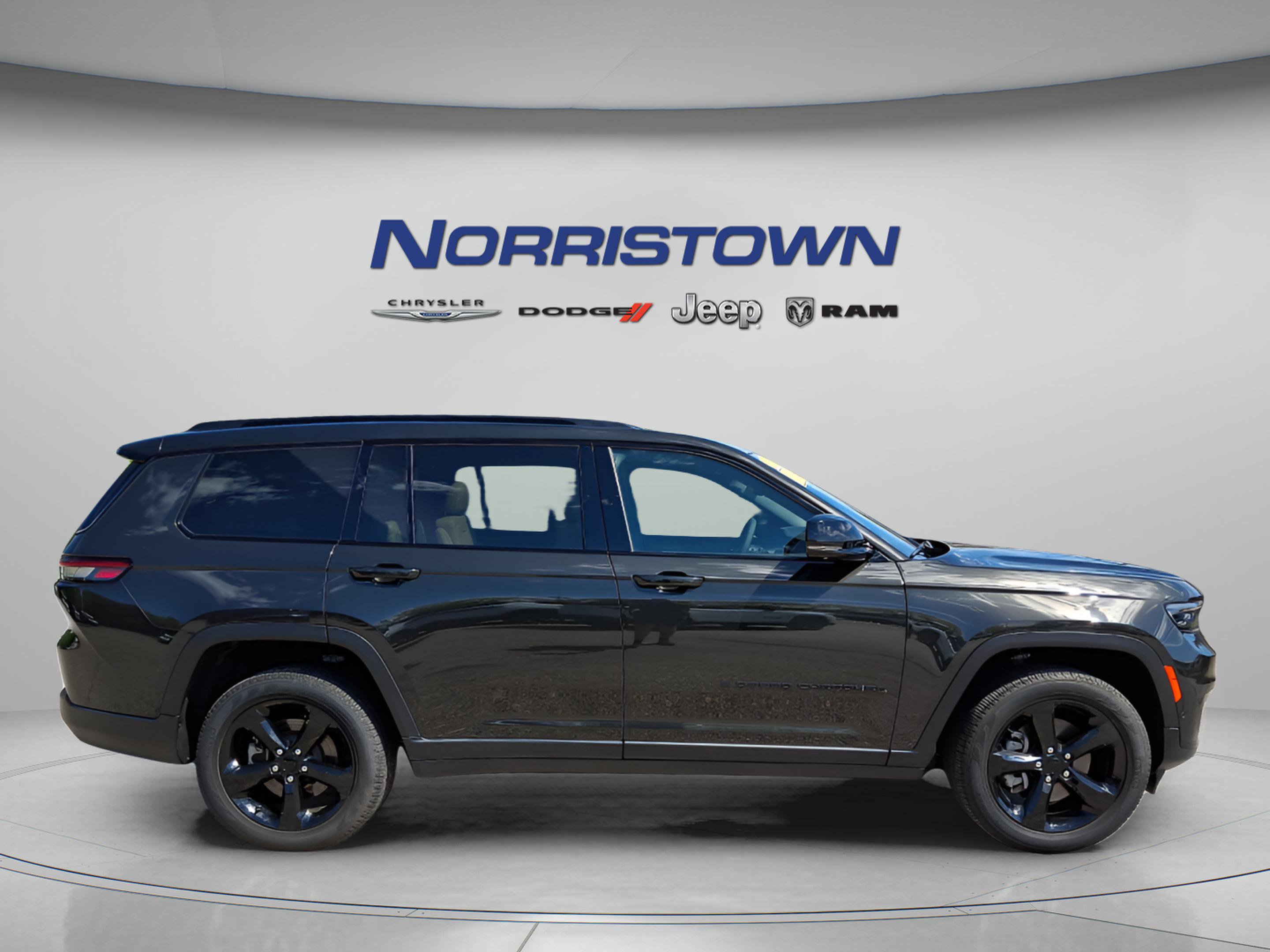 Used 2023 Jeep Grand Cherokee L Limited w/ Luxury Tech Group II AWD/4WD image 7