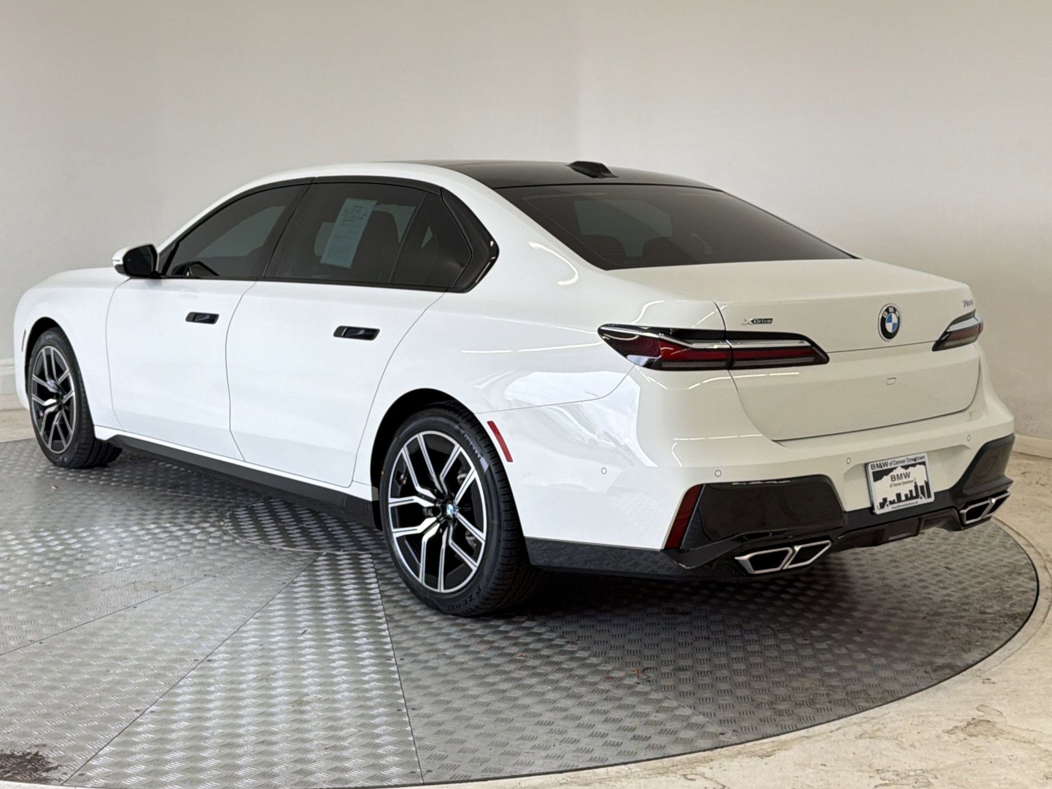Certified 2024 BMW 760i xDrive AWD/4WD image 3