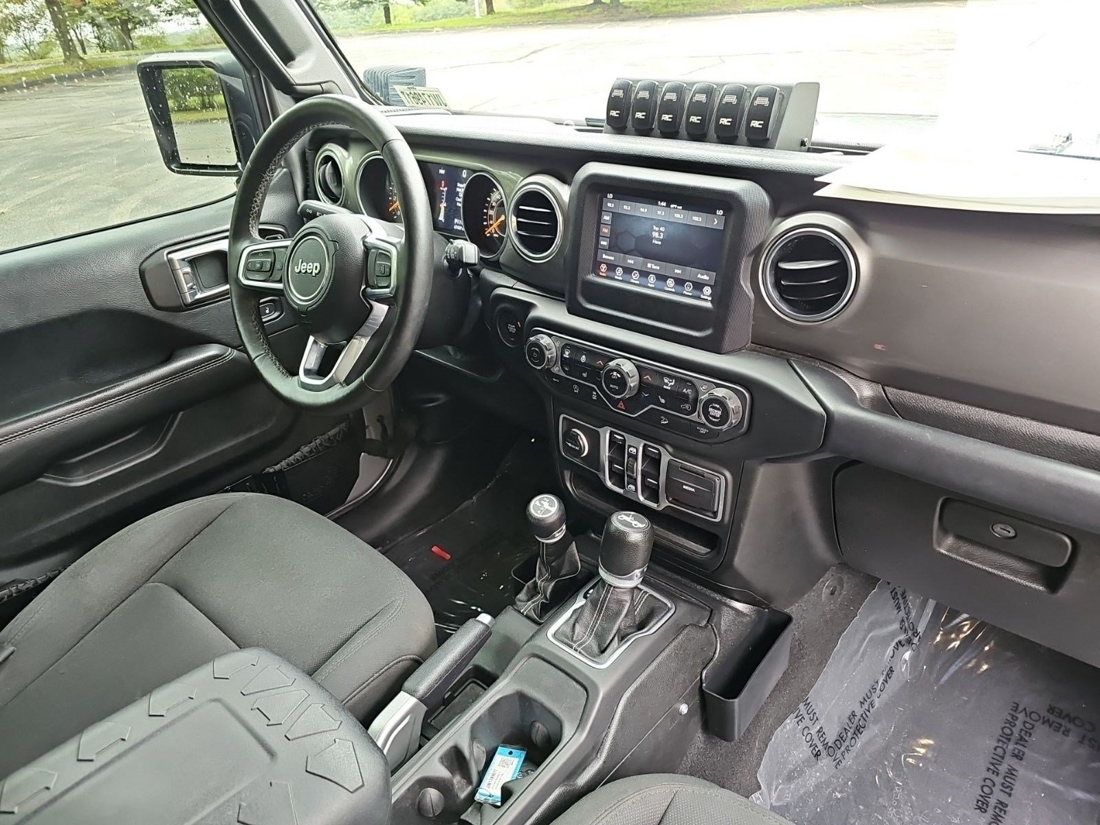 Used 2018 Jeep Wrangler Unlimited Sahara w/ Cold Weather Group AWD/4WD image 13