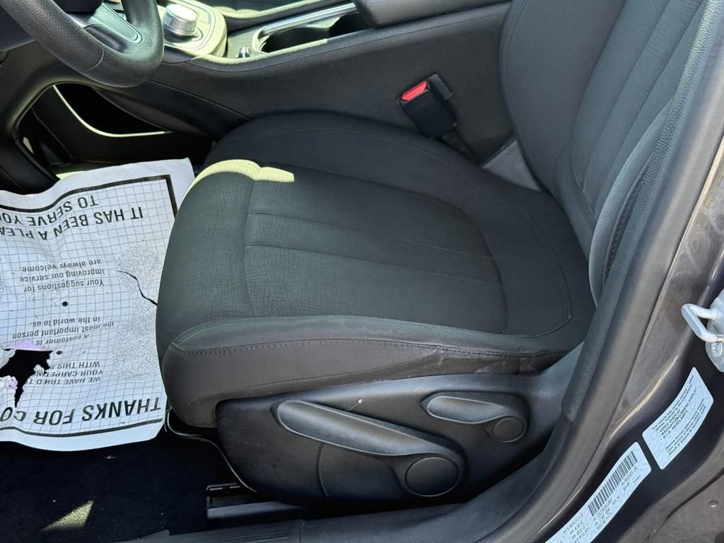 Used 2016 Chrysler 200 Limited image 17