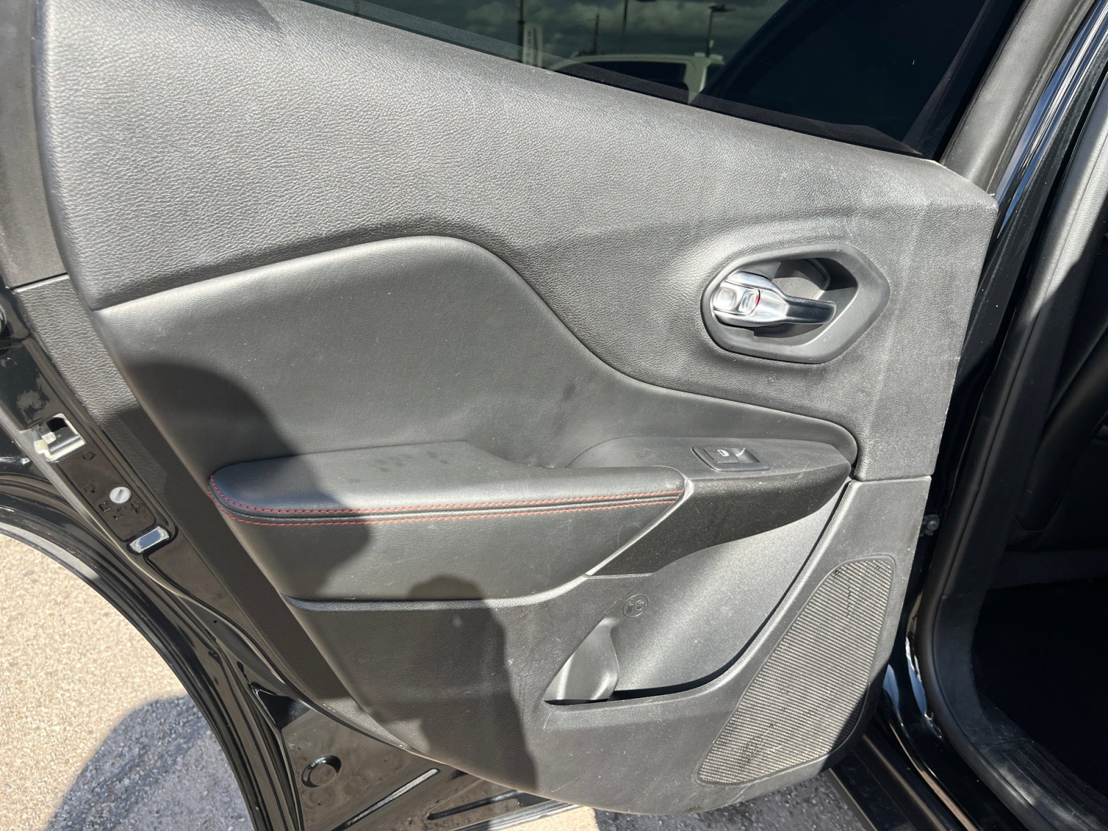 Used 2021 Jeep Cherokee Trailhawk image 16