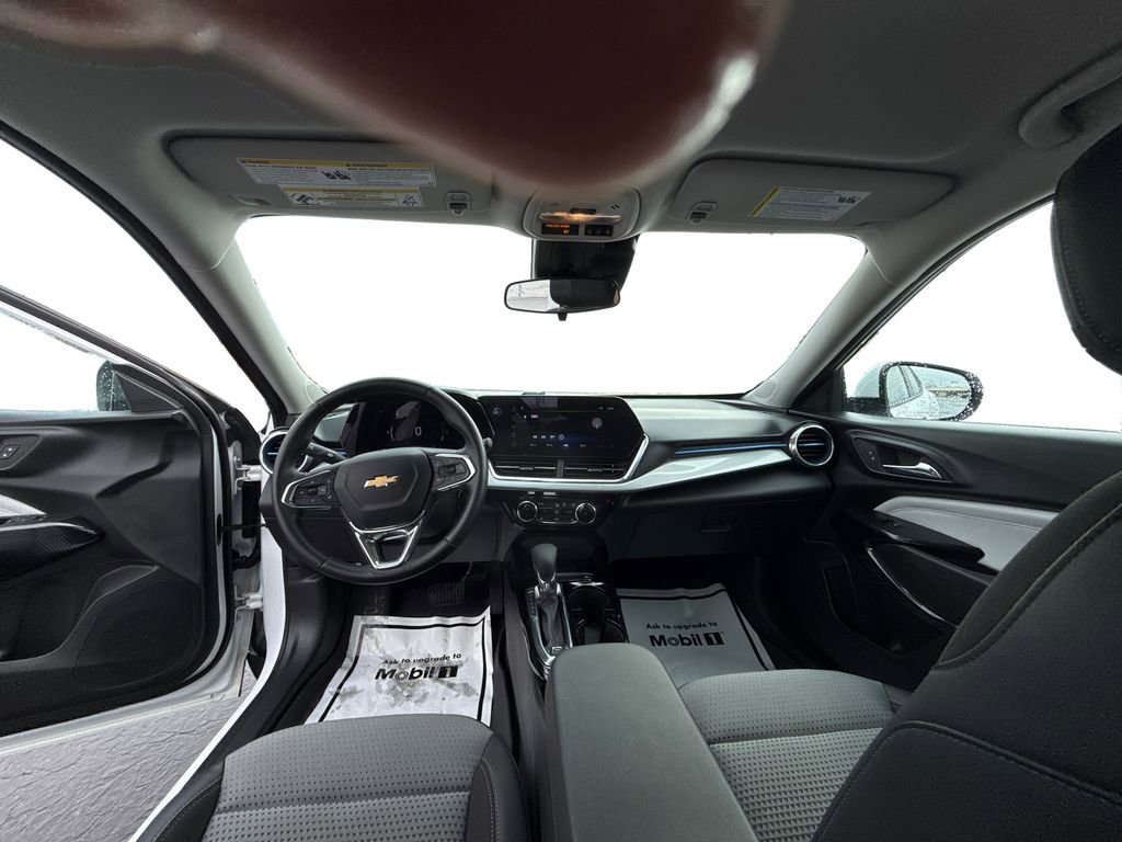 Used 2024 Chevrolet Trax LT w/ Driver Confidence Package image 4