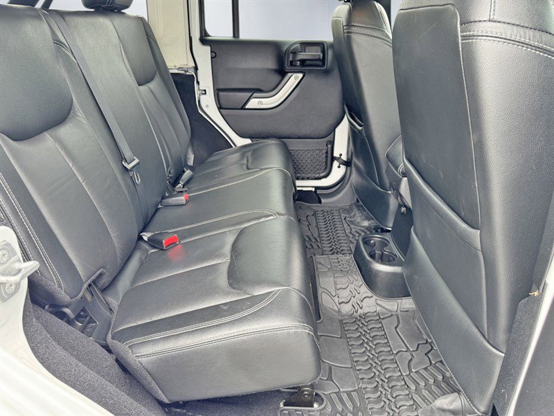 Used 2015 Jeep Wrangler Unlimited Rubicon AWD/4WD image 23