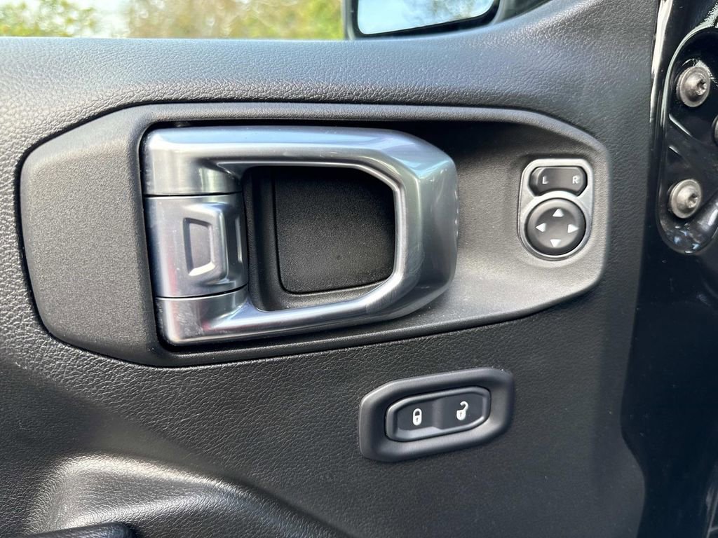 Used 2022 Jeep Gladiator Sport image 27