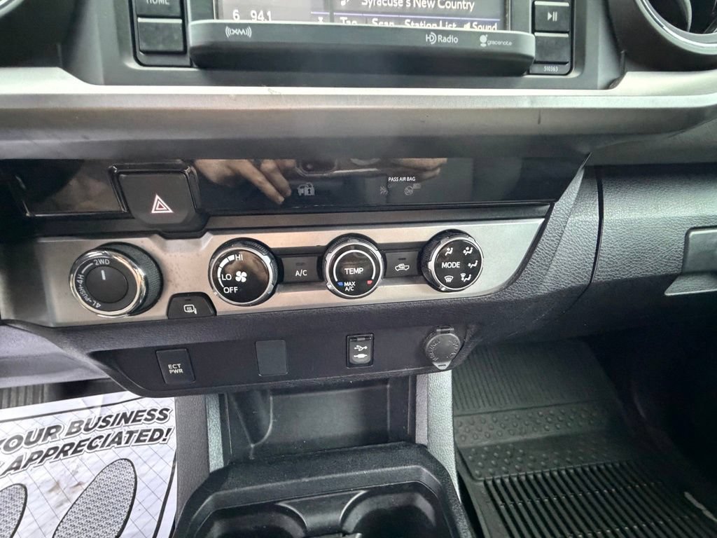 Used 2018 Toyota Tacoma SR5 AWD/4WD image 23