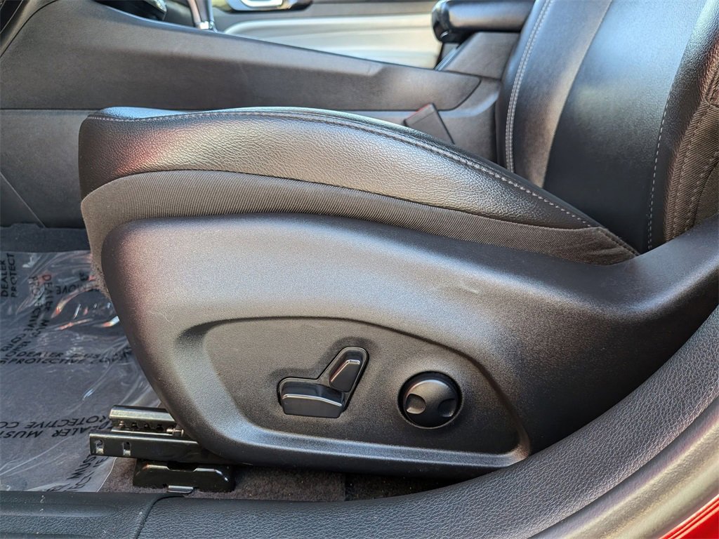 Used 2025 Jeep Compass Limited image 16