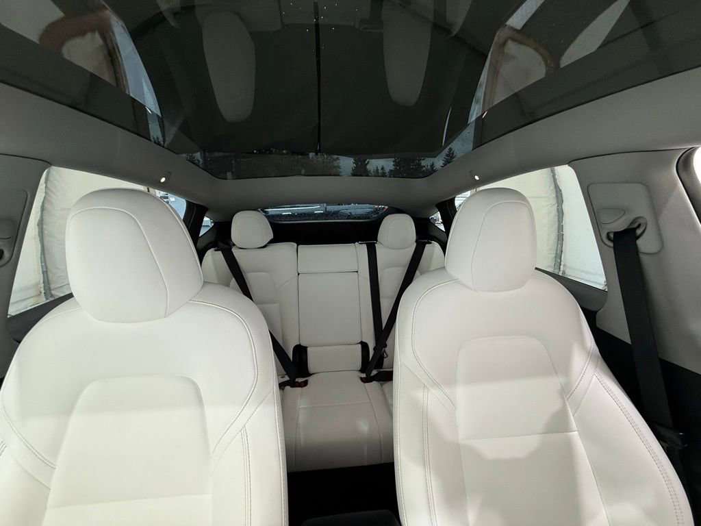 Used 2021 Tesla Model Y Long Range AWD/4WD image 29