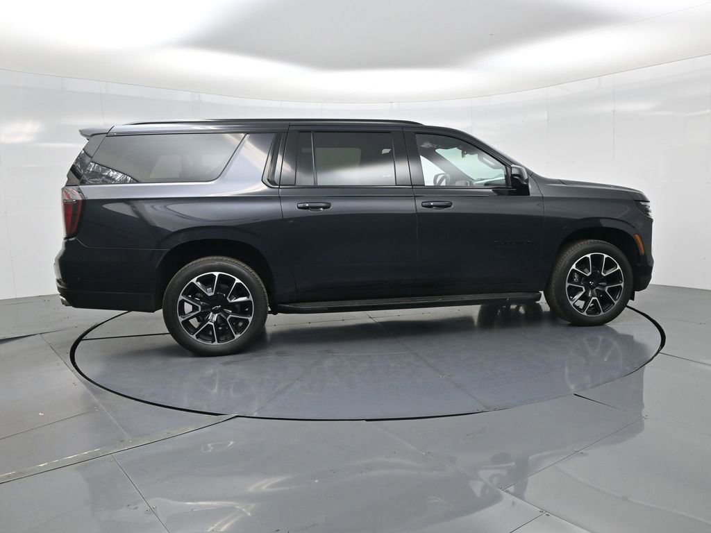 Used 2025 Chevrolet Suburban RST image 19