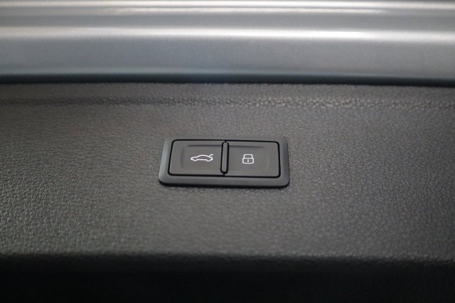 Used 2022 Audi Q5 e Premium Plus image 28