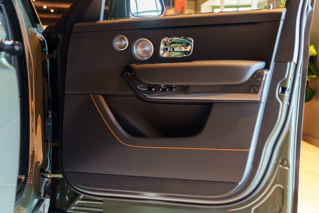 Used 2025 Rolls-Royce Cullinan Black Badge AWD/4WD image 53