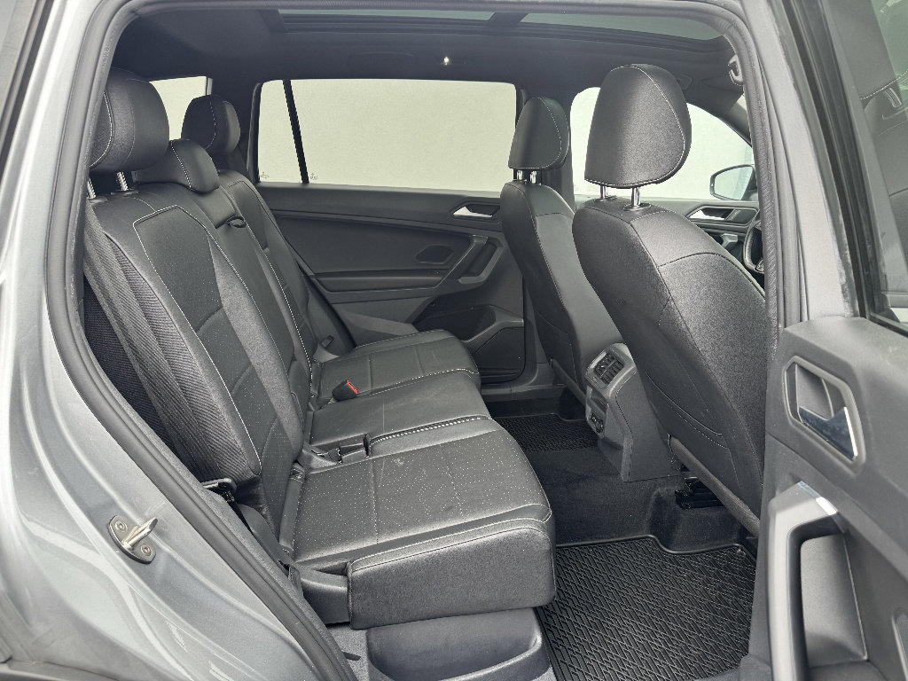 Used 2021 Volkswagen Tiguan SE R-Line image 11