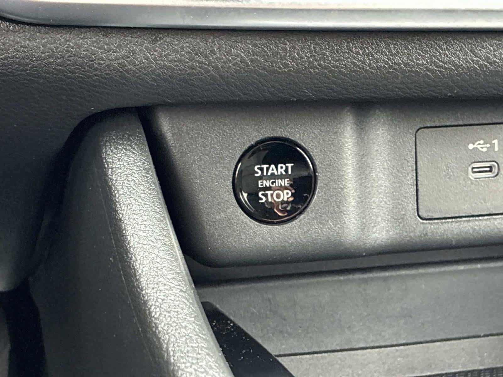 Used 2025 Nissan Rogue SV AWD/4WD image 33
