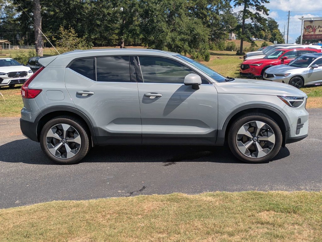 Used 2024 Volvo XC40 B5 Core AWD/4WD image 8