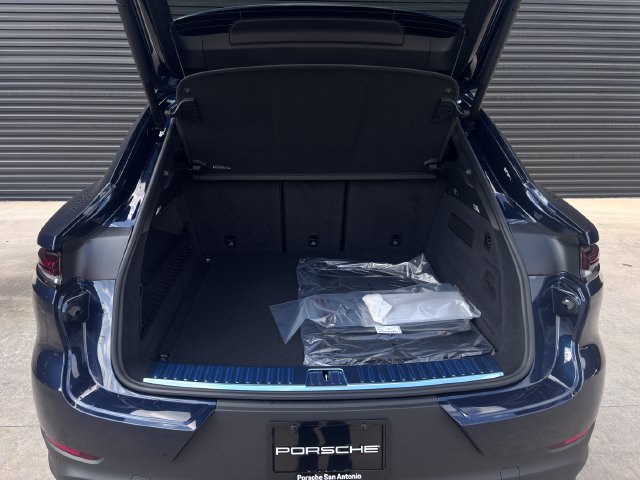 New 2026 Porsche Cayenne Coupe AWD/4WD image 27