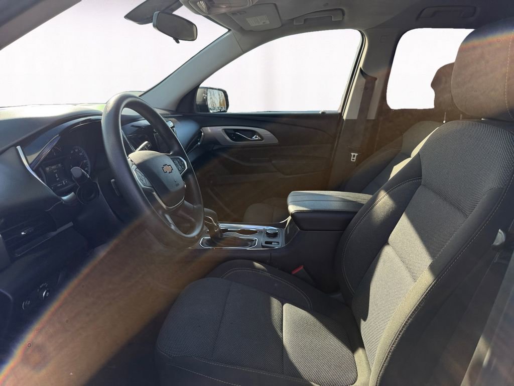 Used 2021 Chevrolet Traverse LS image 9