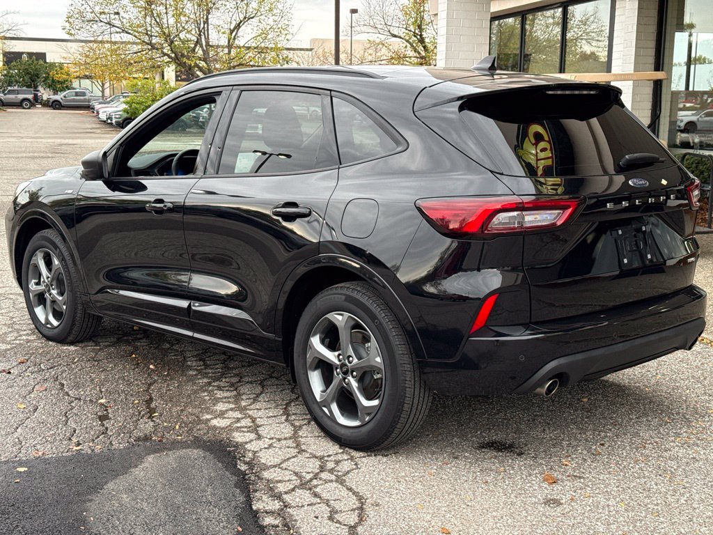 Used 2024 Ford Escape ST-Line w/ Tech Pack #1 AWD/4WD image 10