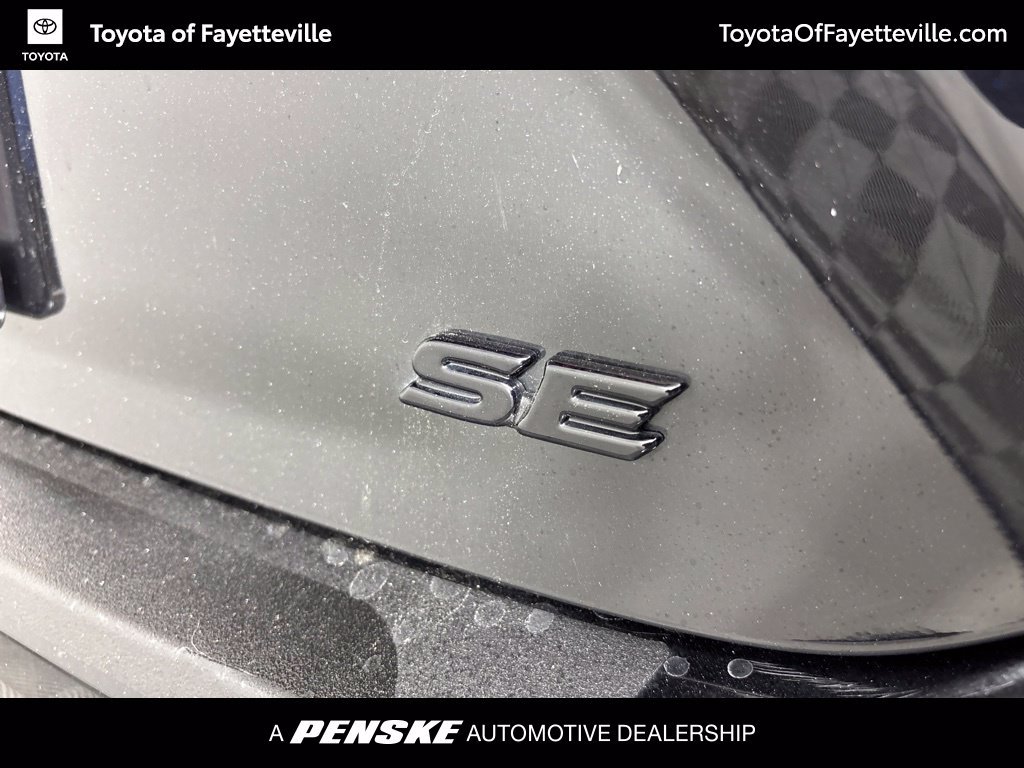 Used 2025 Toyota Camry SE w/ Convenience Package FWD image 4