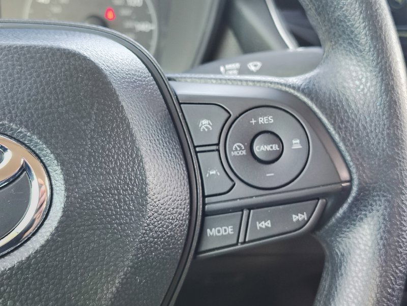 Used 2025 Toyota Corolla LE w/ LE Premium Package FWD image 29