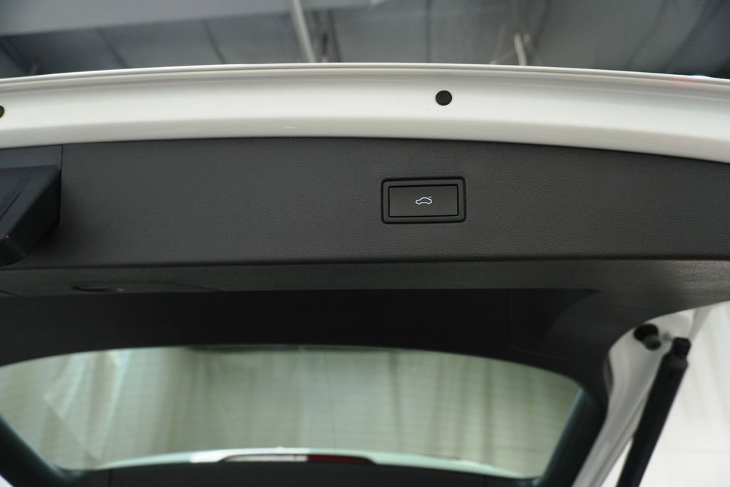 Used 2023 Volkswagen Tiguan SEL R-Line image 6