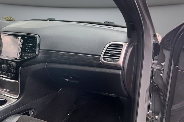 Used 2020 Jeep Grand Cherokee Altitude AWD/4WD image 26