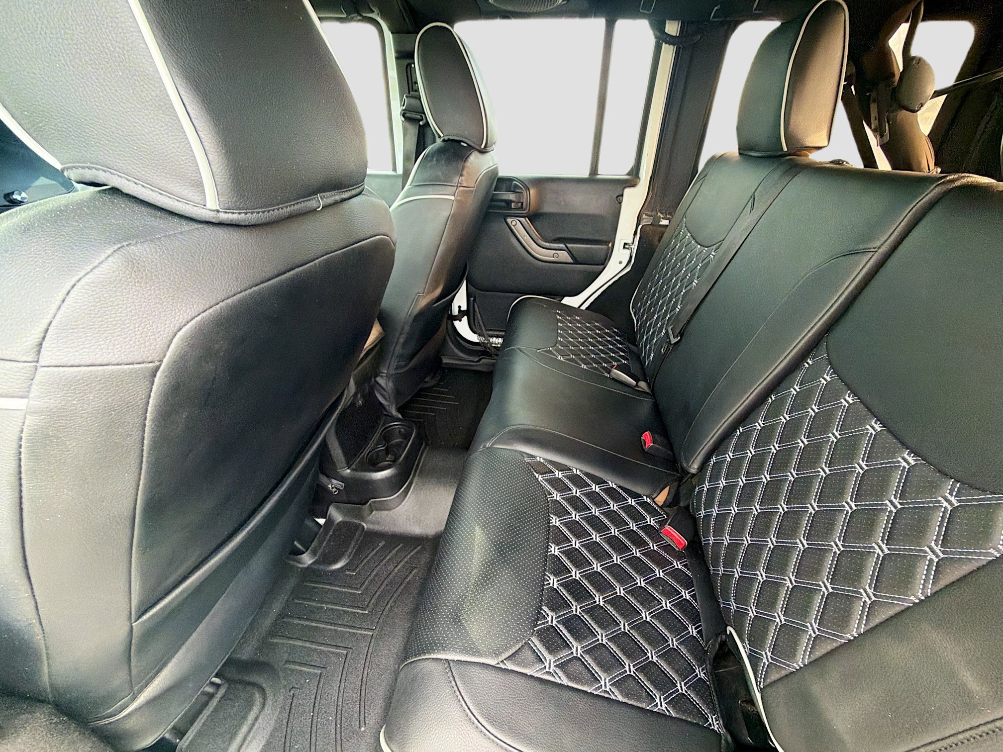 Used 2013 Jeep Wrangler Unlimited Sahara image 22