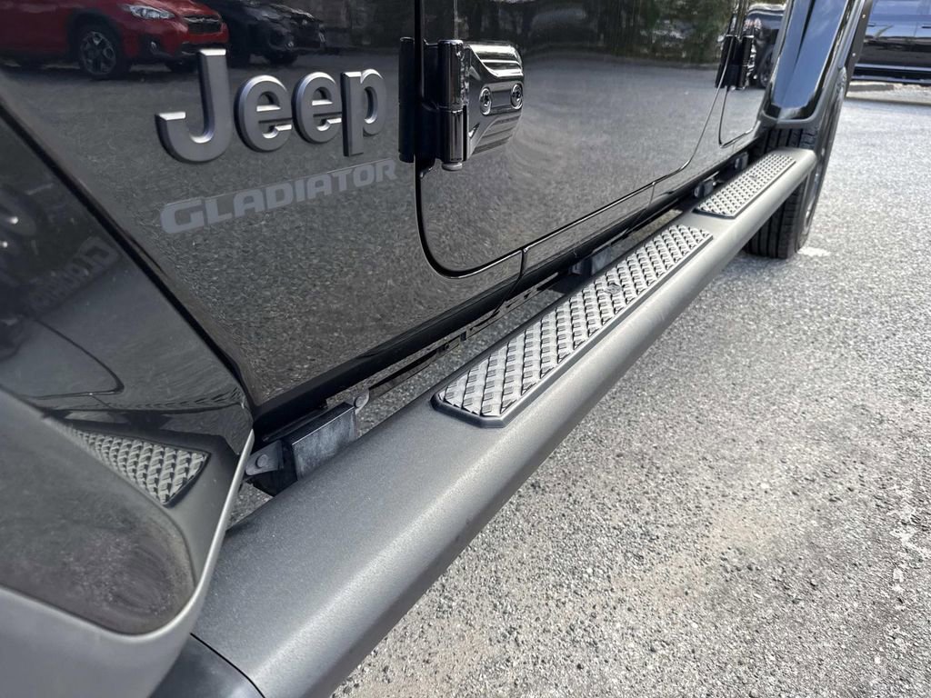 Used 2022 Jeep Gladiator Sport image 15