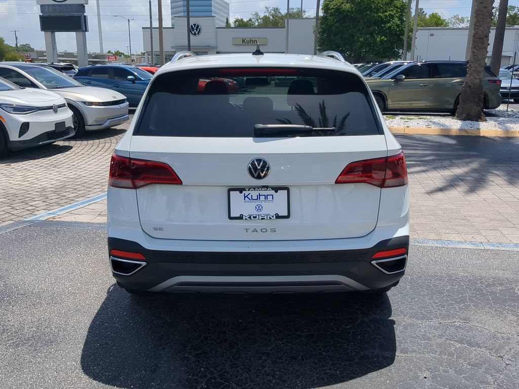 Certified 2022 Volkswagen Taos SE FWD image 5