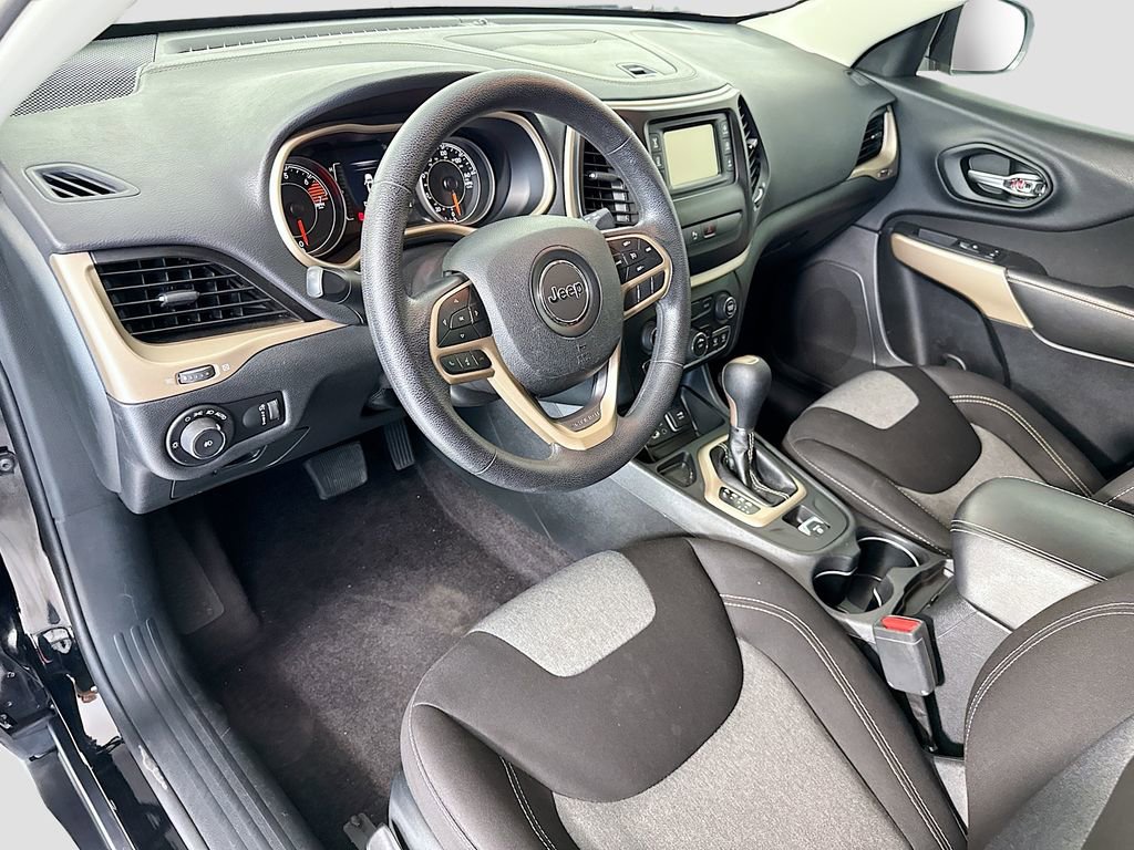 Used 2018 Jeep Cherokee Latitude w/ Safety Group image 9
