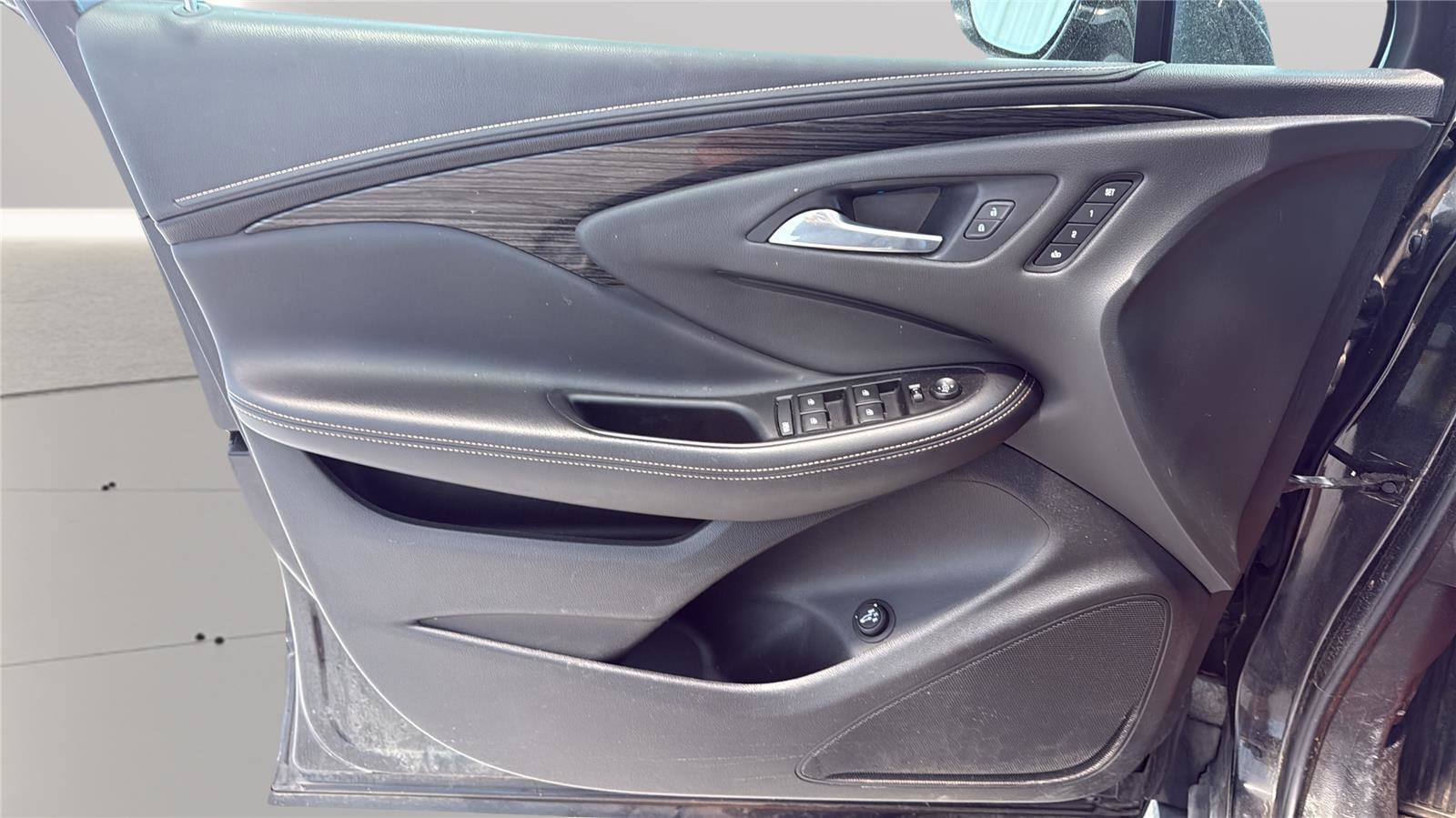 Used 2018 Buick Envision Essence image 18