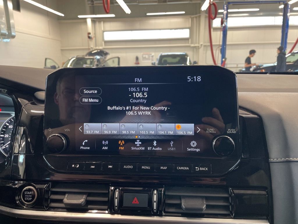 Used 2023 Nissan Pathfinder SL AWD/4WD image 9