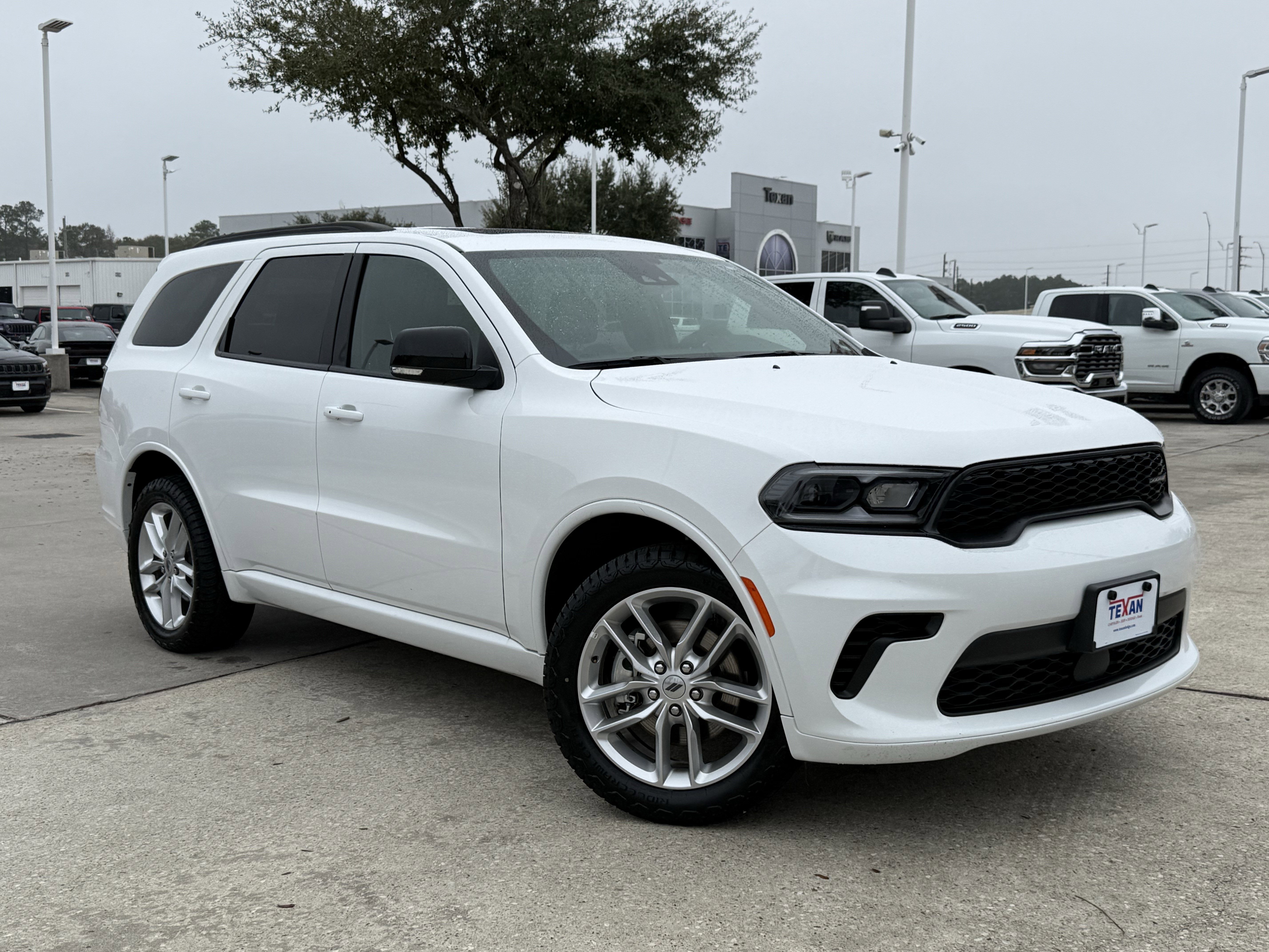 Used 2024 Dodge Durango GT image 2