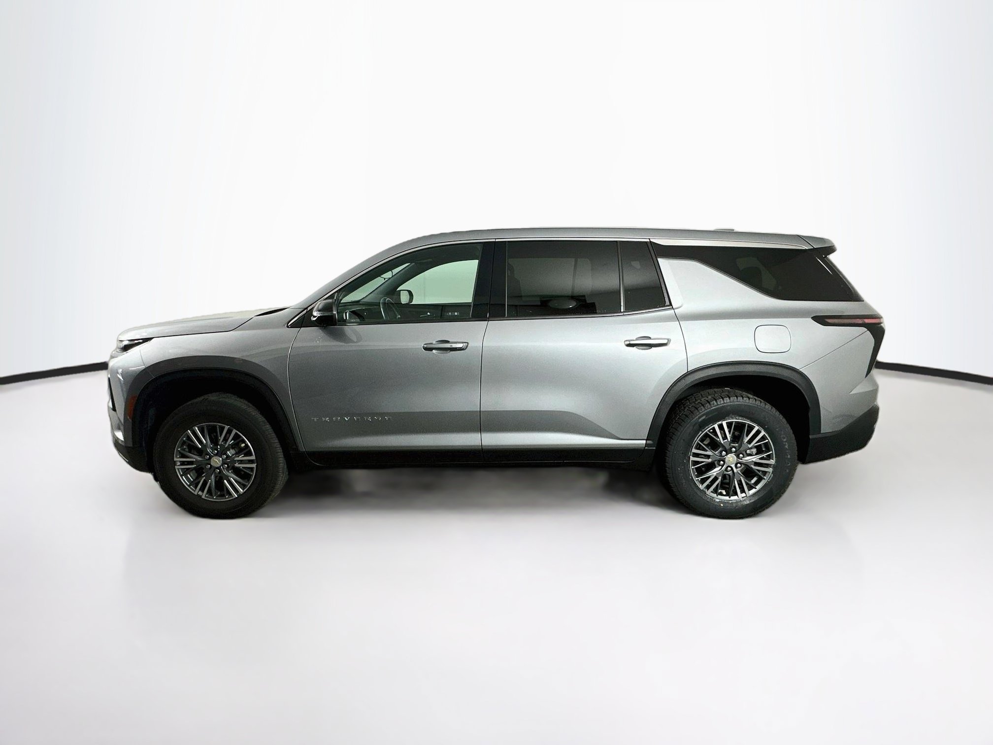 Used 2024 Chevrolet Traverse LS FWD image 4