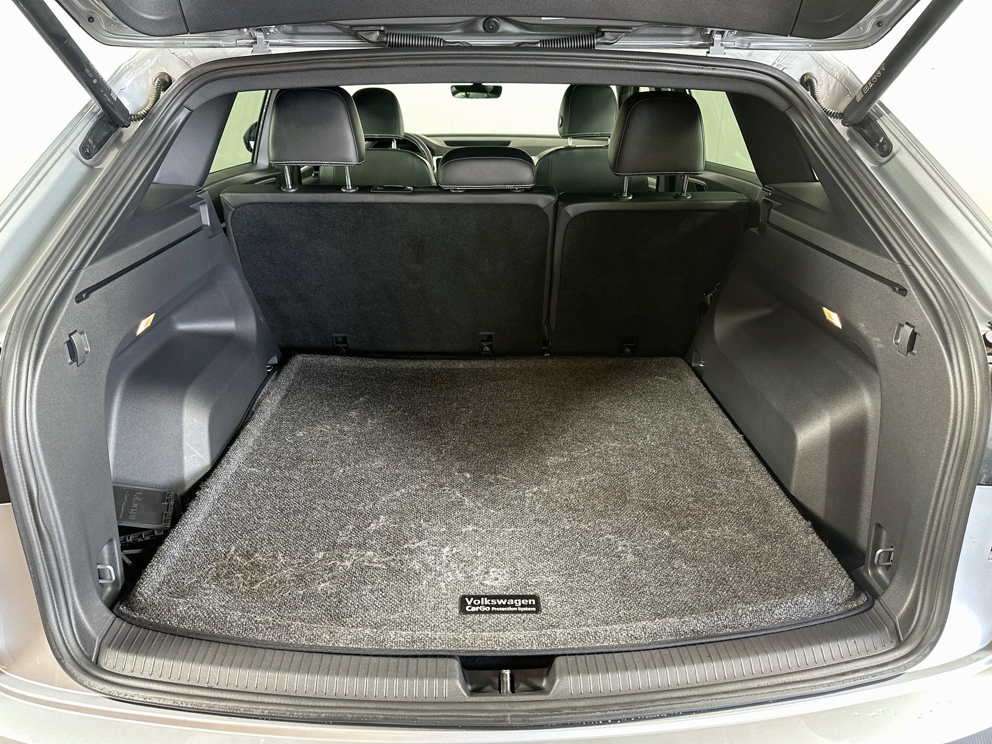 Certified 2023 Volkswagen Atlas Cross Sport SE w/ Black Wheel Package AWD/4WD image 23