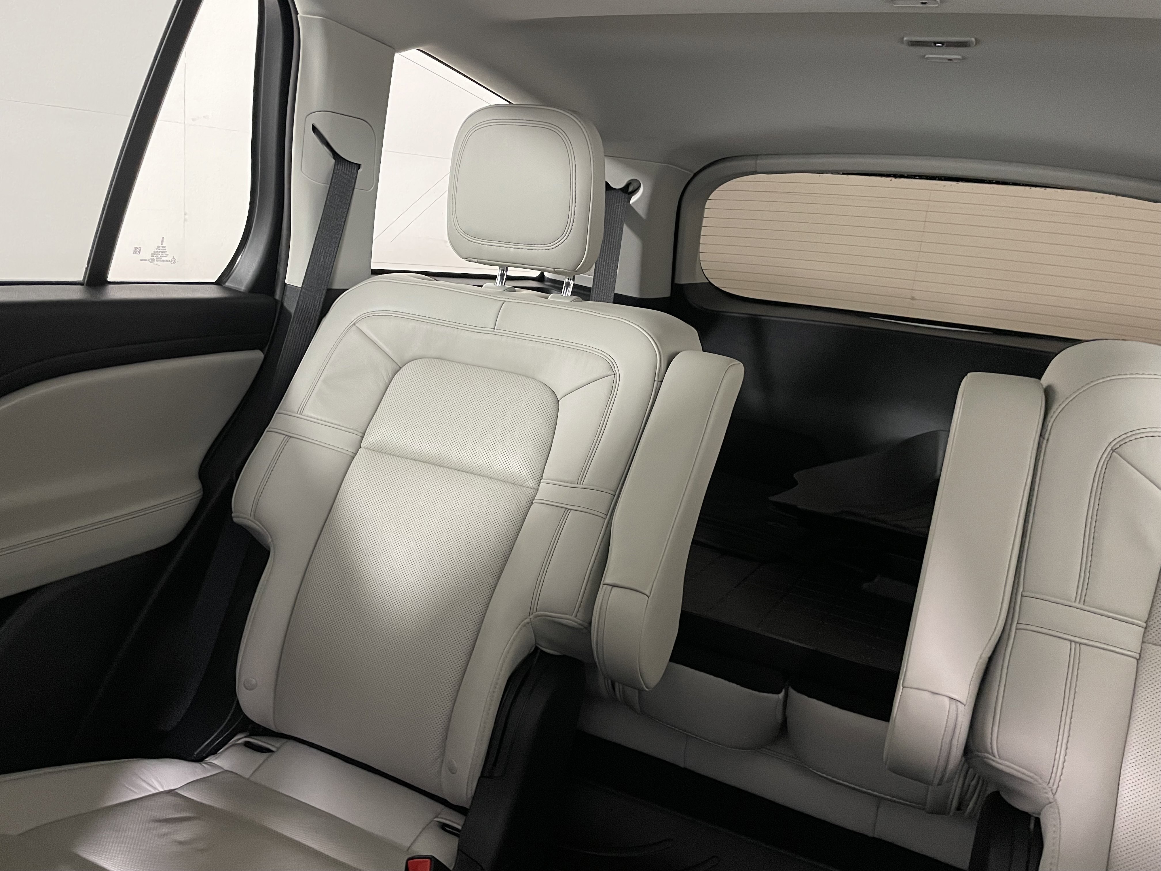 Used 2025 Lincoln Aviator Reserve w/ Luxury Package image 13