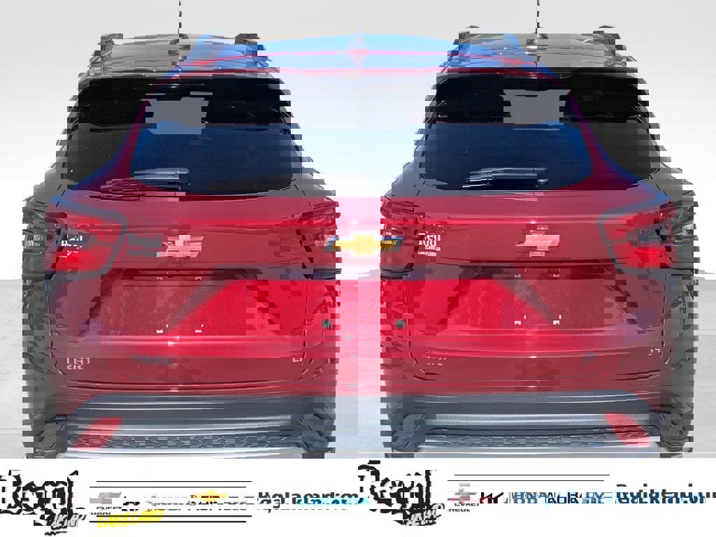 Used 2025 Chevrolet Trax LT w/ LT Convenience Package image 4