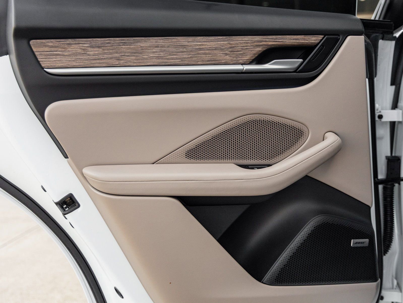 Certified 2025 Porsche Macan 4S Electric image 31