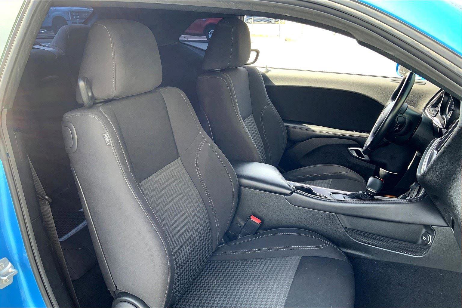 Used 2019 Dodge Challenger SXT image 5