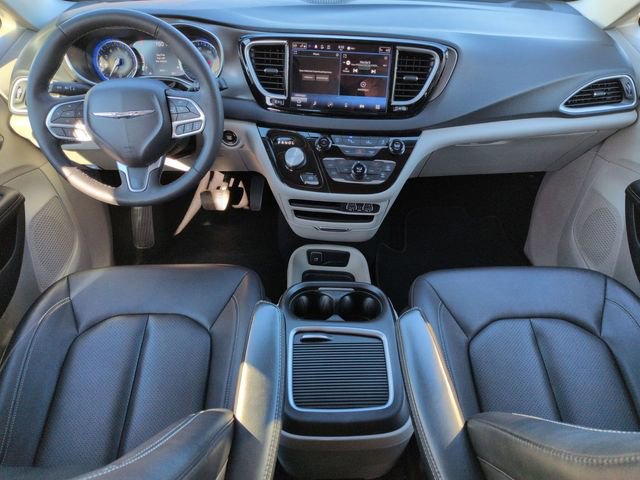 Used 2024 Chrysler Pacifica Touring-L image 26