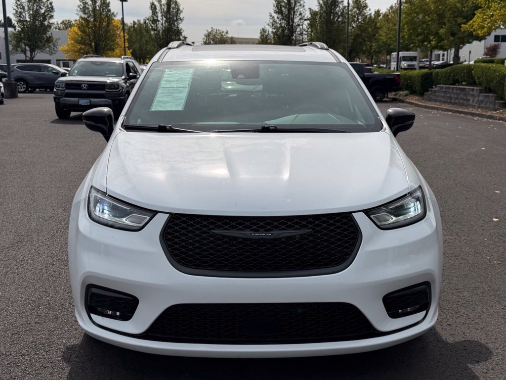 Used 2025 Chrysler Pacifica Limited FWD image 3