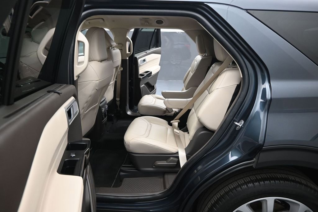 Used 2023 Ford Explorer Platinum AWD/4WD image 19