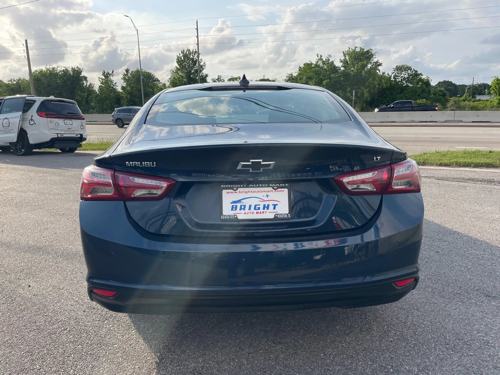 Used 2021 Chevrolet Malibu LT image 3